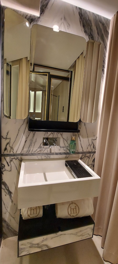 Superior Suite - Photo 5