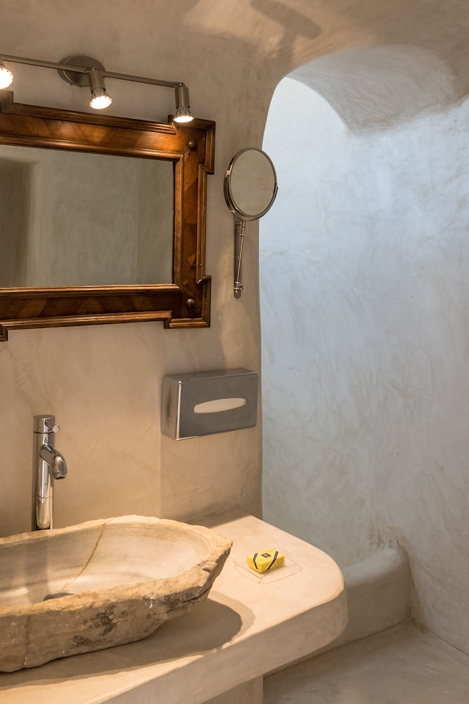 Family Suite, Jetted Tub (Caldera View) - Photo 15