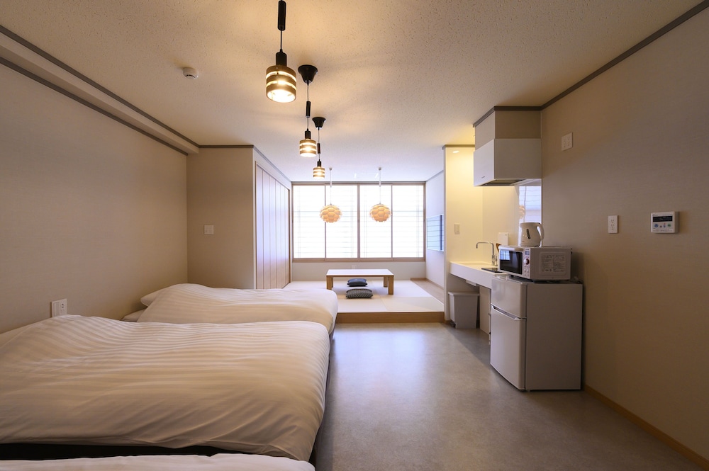 Room B - Photo 1