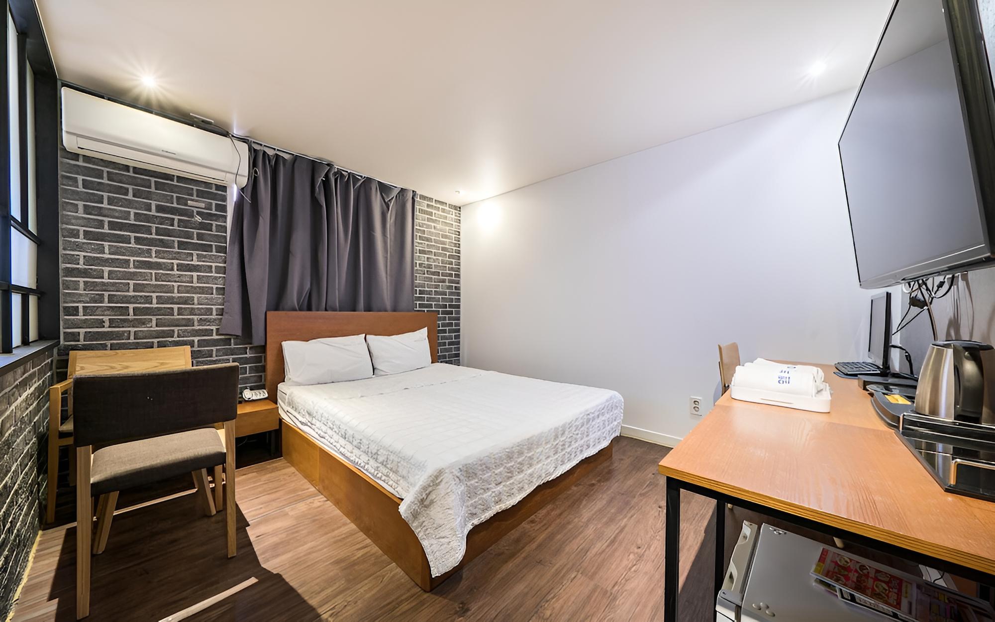 Room (Standard (breakfast provided (toast/c) - Photo 17