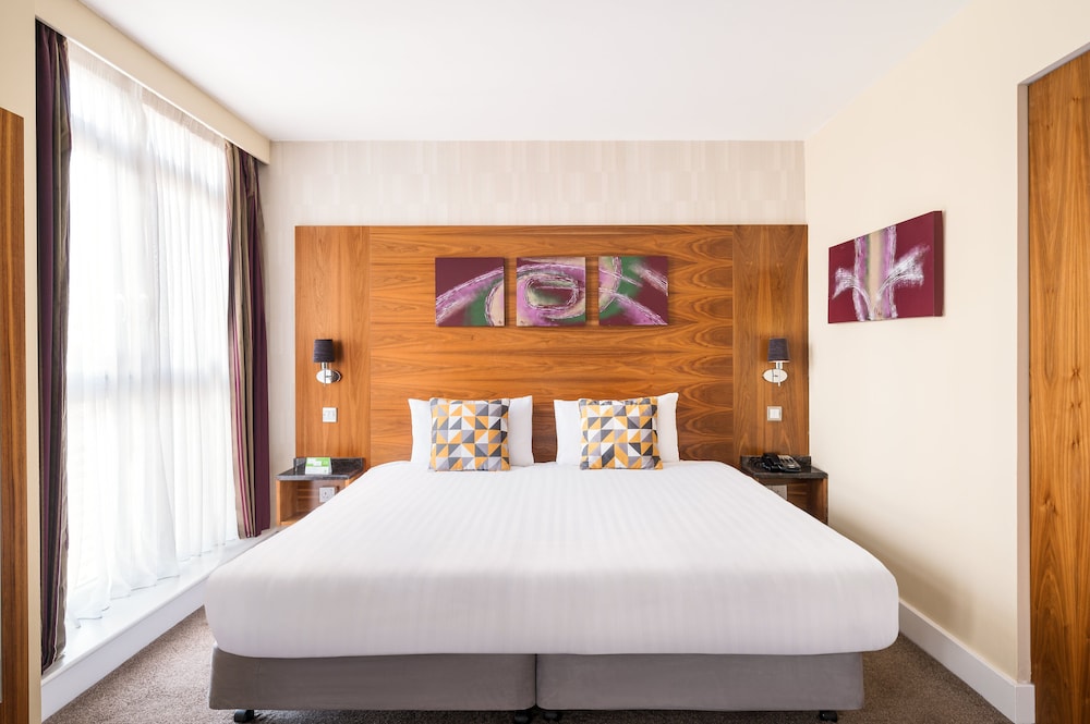 Premium Room, 1 King Bed - Photo 4