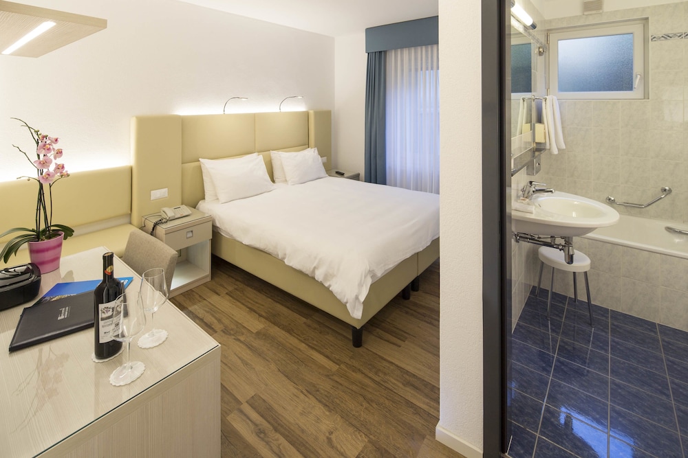 Standard Double Room, 1 Queen Bed