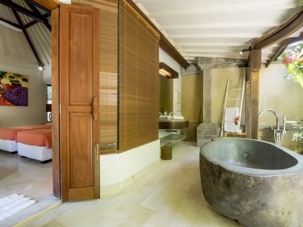 Villa, Smoking photo 3