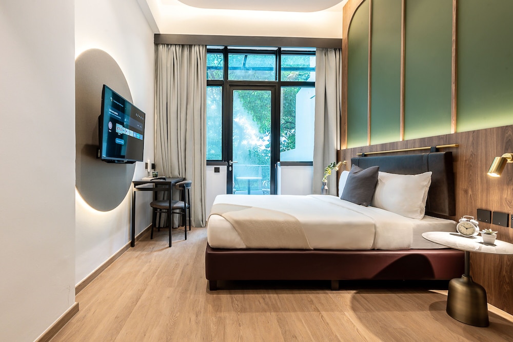 Deluxe Double Room, 1 Queen Bed, Balcony photo 3