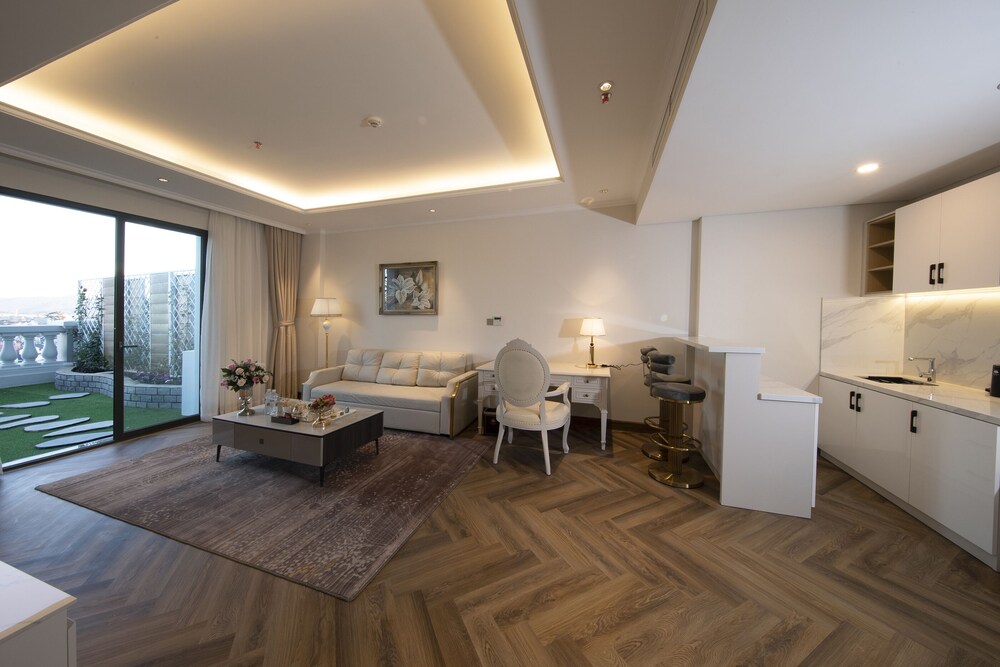 Grand Suite, Garden View - Photo 5
