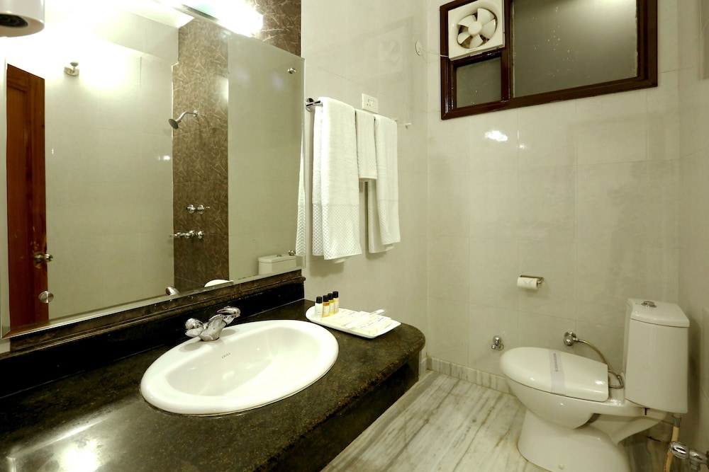 Deluxe Room With Balcony photo 2