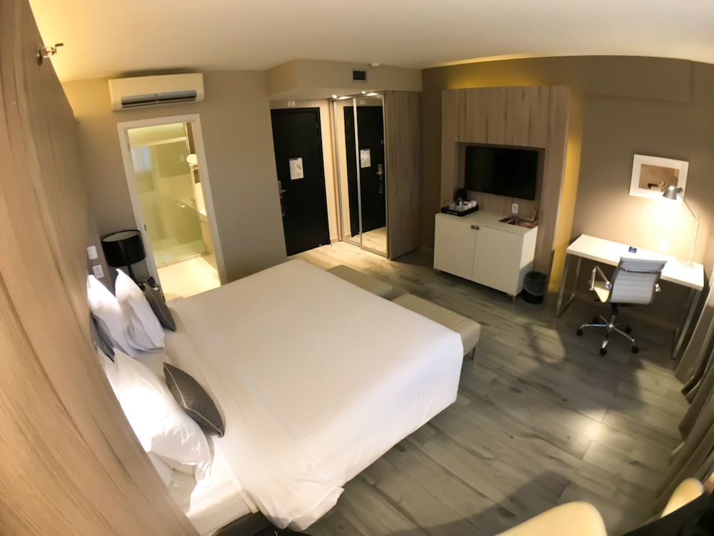 Quarto Luxo Queen -Não Fumante thumbnail 6