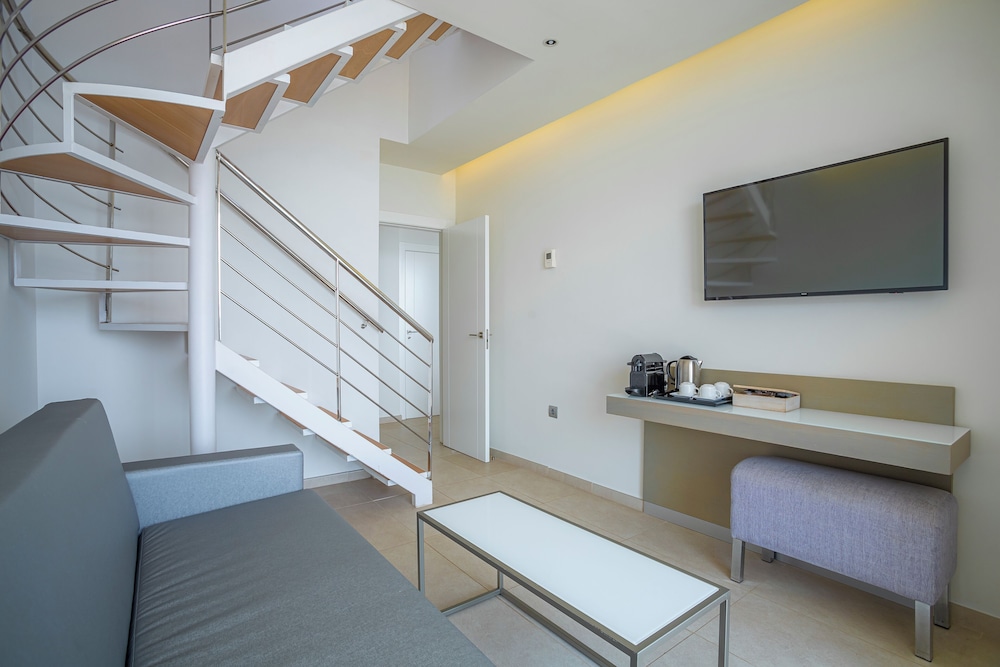 Grand Suite, Jetted Tub, Sea View - Photo 5