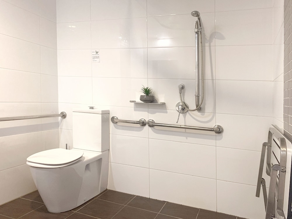 Apartment, 2 Bedrooms, Accessible thumbnail 5