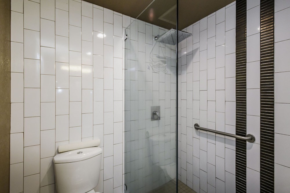 Executive Suite, 1 Bedroom (King) - Photo 11