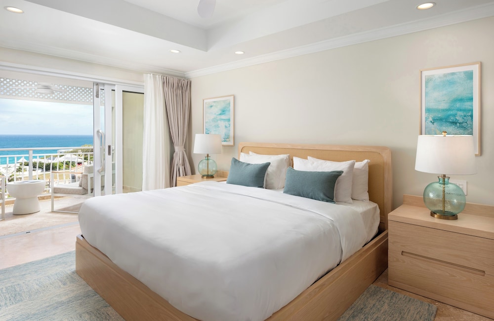 Luxury Room, 1 King Bed, Partial Ocean View - Photo 2