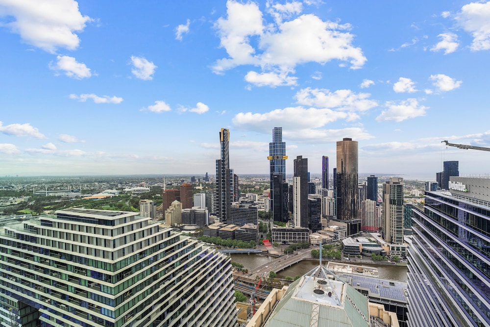 2 Bedroom 2 Bathroom City View Apartment - Photo 2