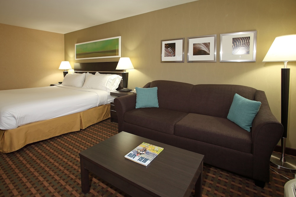 Junior Suite, 1 King Bed, City View (Wet Bar) - Photo 9