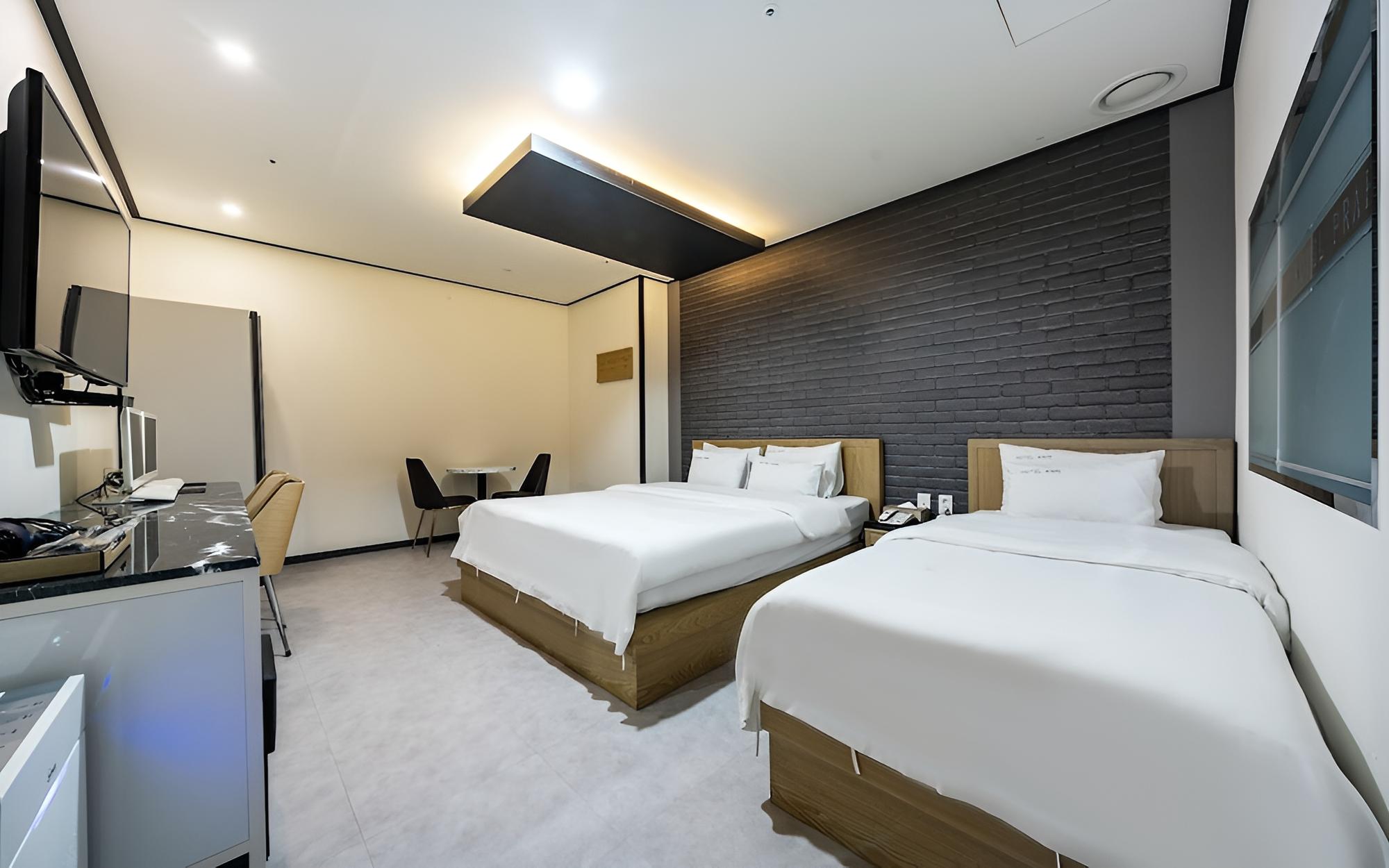 Room (Twin) photo 1