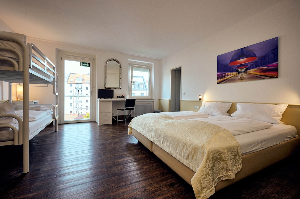 Quadruple Room - Photo 4