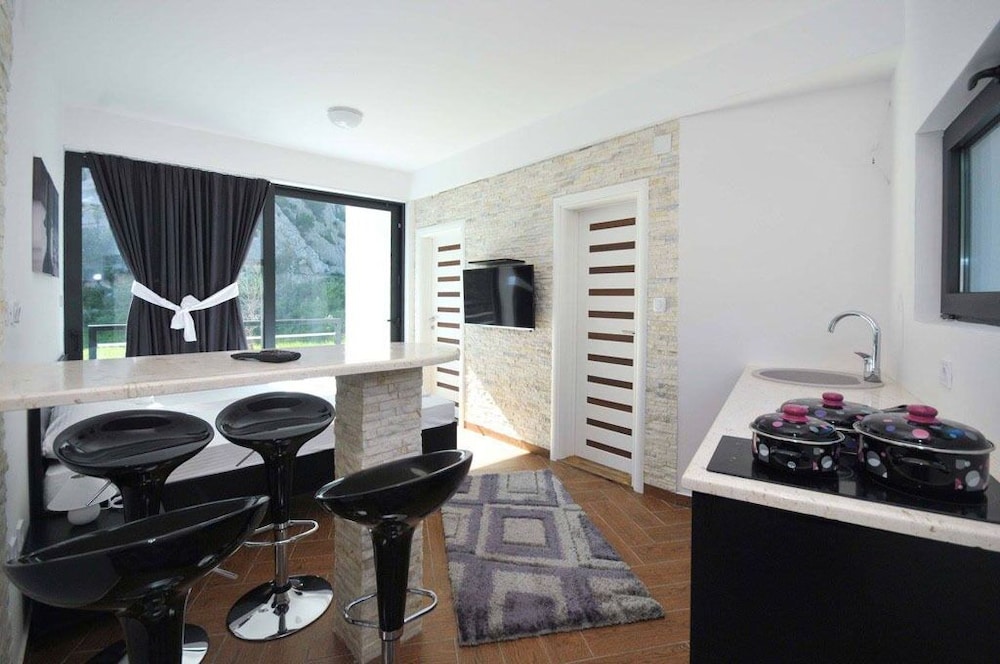 Apartment (A9)