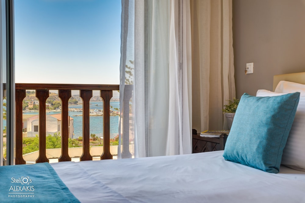 Family Apartment, 2 Bedrooms, Sea View photo 3