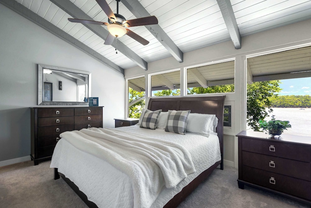 House, Multiple Beds, Kitchen (For the View)