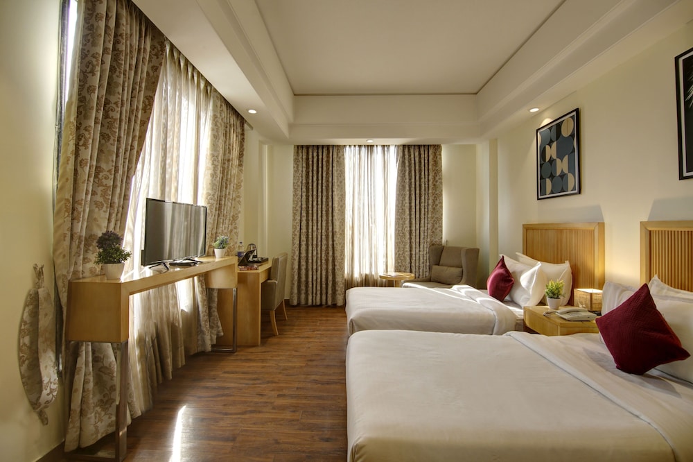 Superior Twin Room with City View - Photo 7