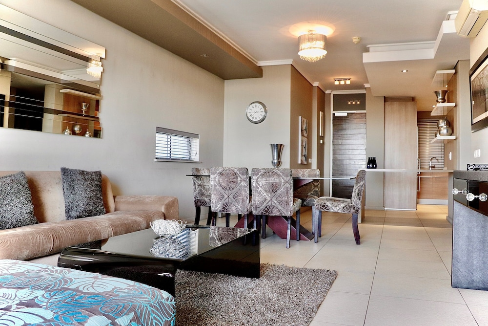 Luxury Two-Bedroom Apartment - Photo 23