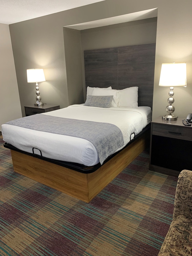 Deluxe Room, 1 Queen Bed with Sofa bed, Non Smoking - Photo 2