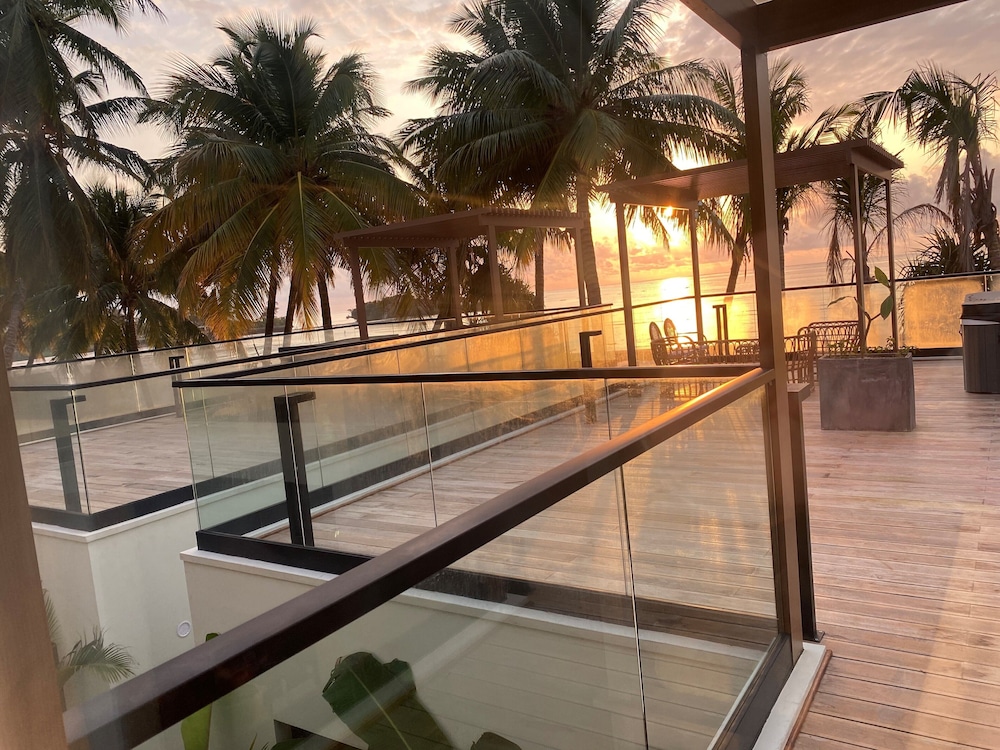 Royal Suite, Hot Tub, Sea View photo 3