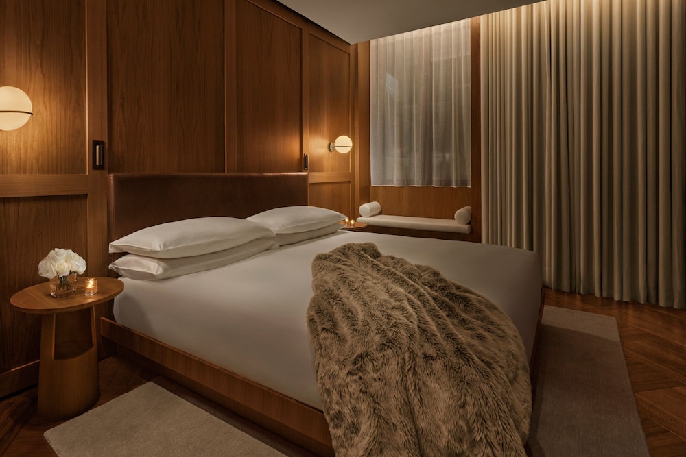Suite, 1 Bedroom, Courtyard View