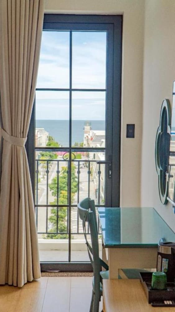 Family Room, Sea View