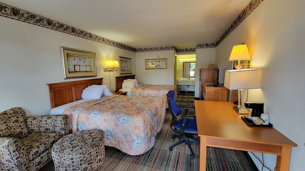 Classic Room, 2 Queen Beds, Non Smoking photo 3