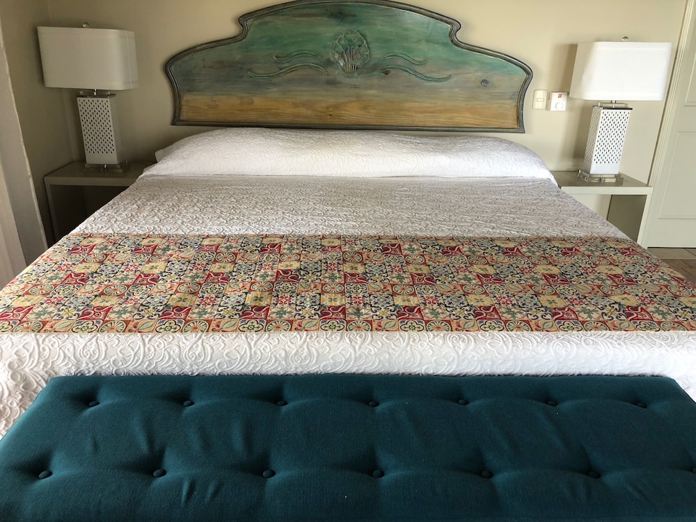 Deluxe Suite, 1 King Bed, Ocean View, Oceanfront photo 3