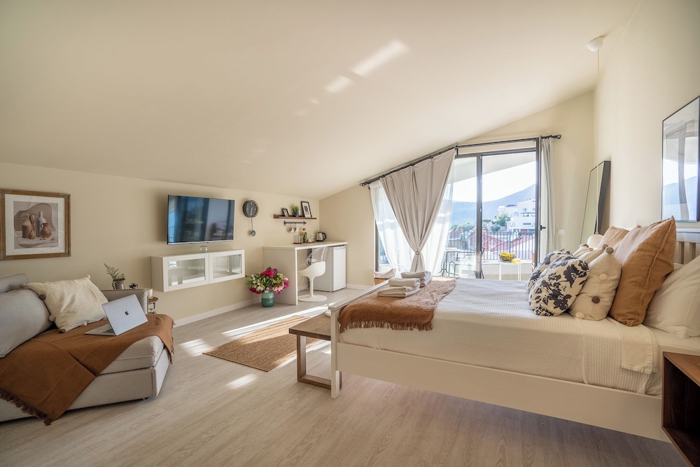 Superior Double Room, Sea View - Photo 3