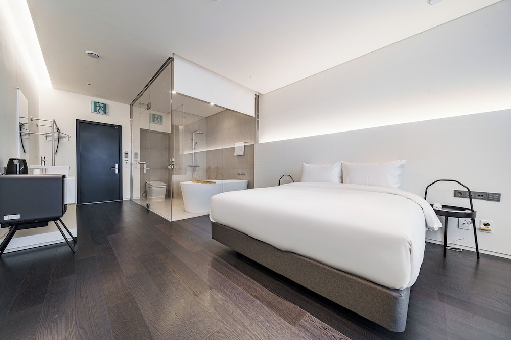 Deluxe Double Room, City View