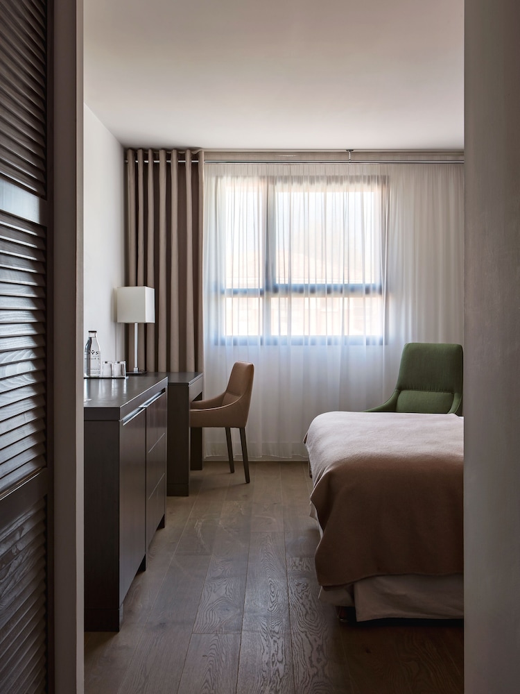 Standard Double or Twin Room - Photo 5
