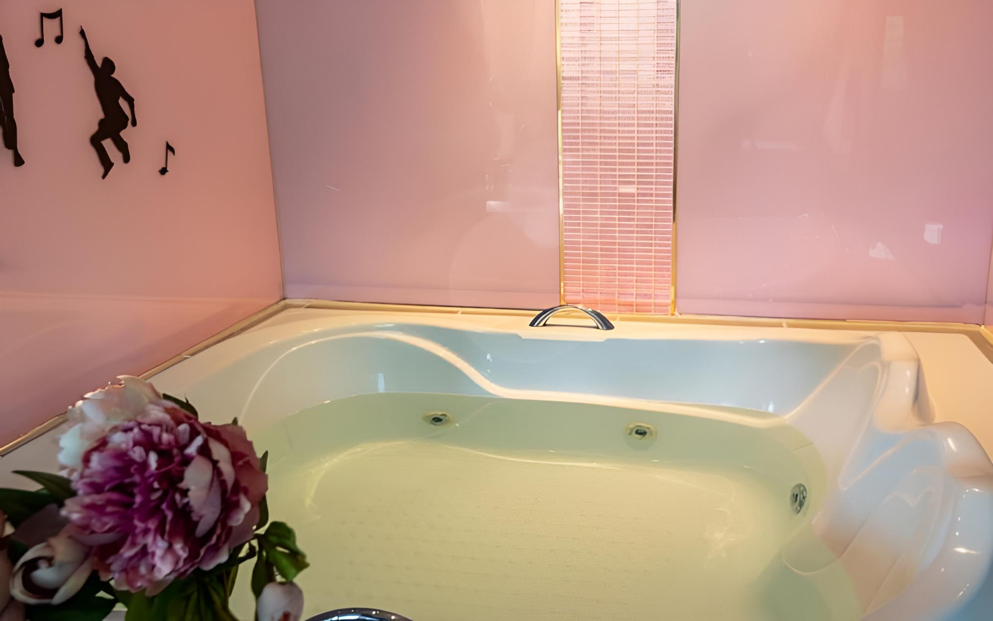 Room (Room 201 (Spa))
