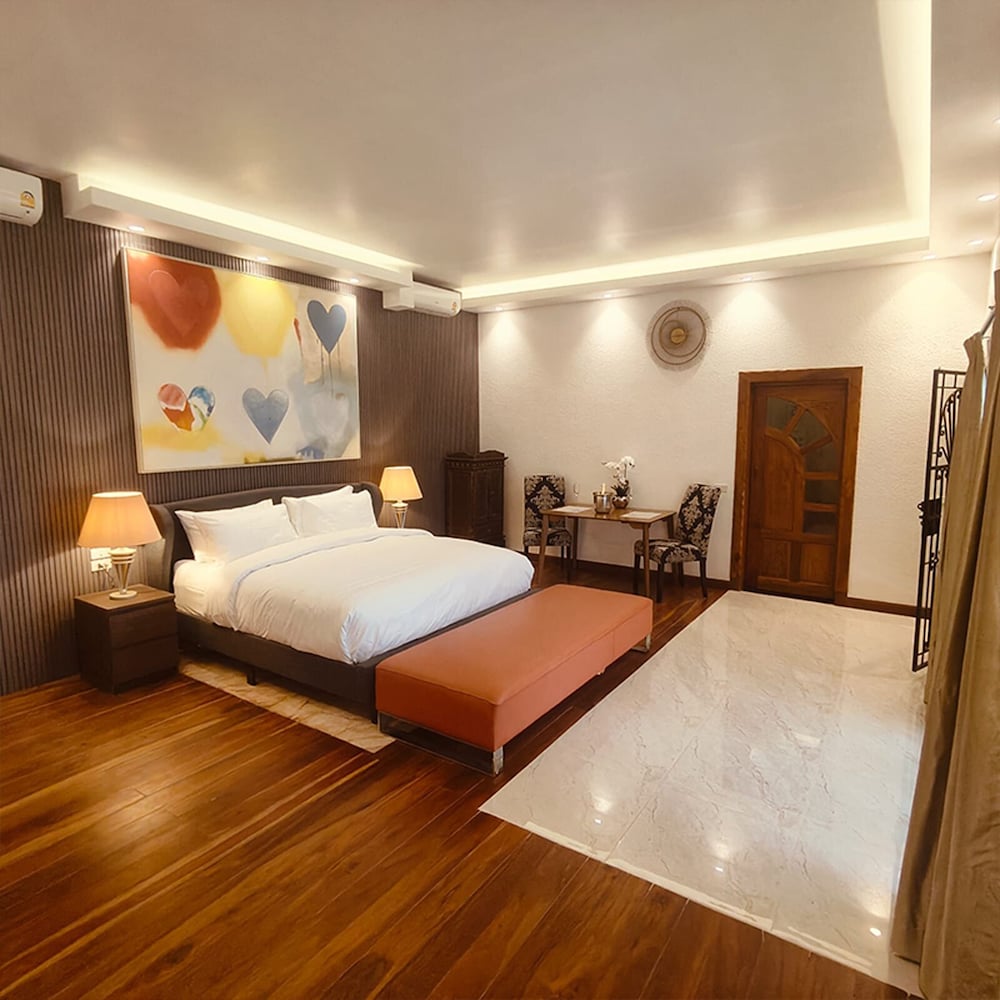 Luxury Suite, Resort View