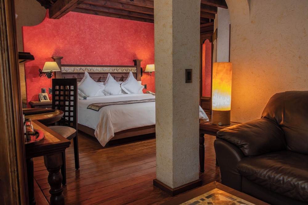 Grand Room, 1 King Bed (The Grand Mughal) photo 1