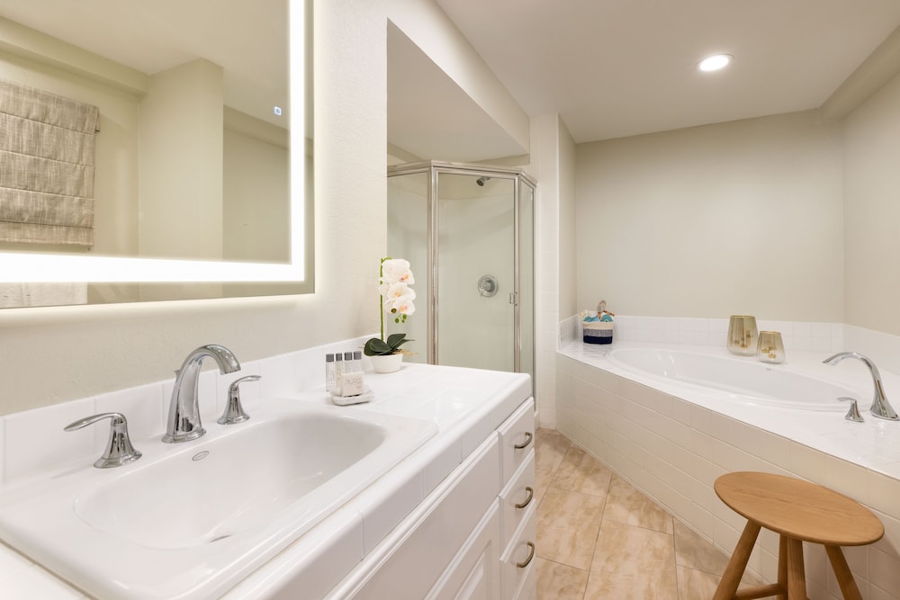Premier Room, Partial Ocean View photo 2