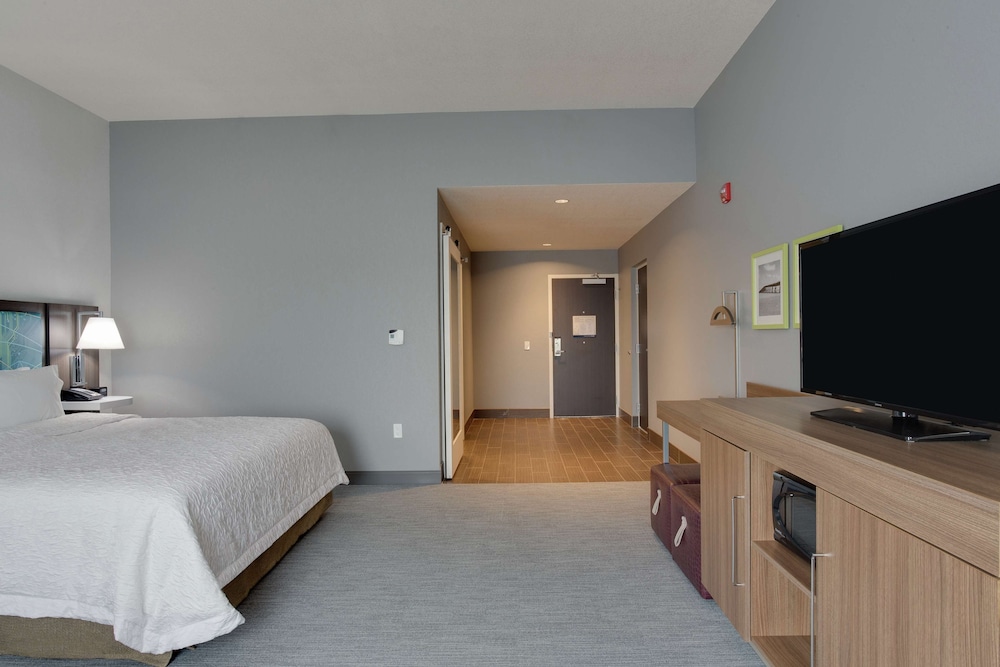 Room, 1 King Bed, Accessible, Bathtub photo 3