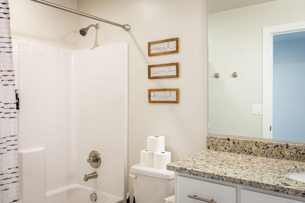 Townhome, Multiple Beds (Red Rock Oasis) photo 2