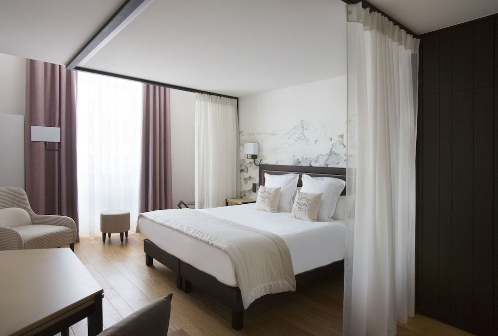 Deluxe Suite - Photo 1