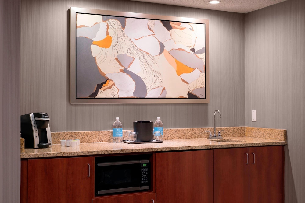 Executive Suite, 1 Bedroom - Photo 3