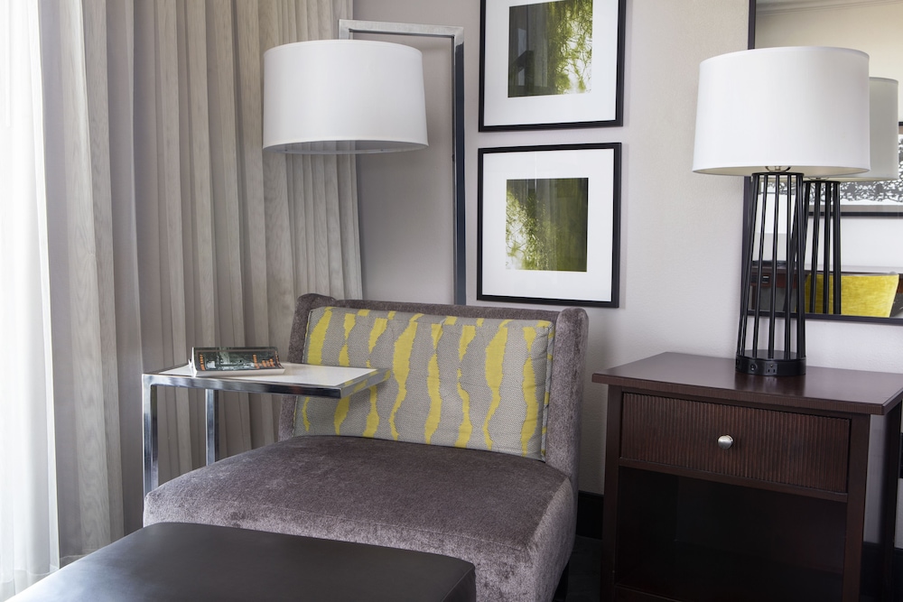 Suite with River View thumbnail 6