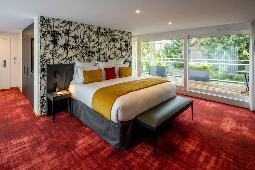 Signature Suite - Photo 1