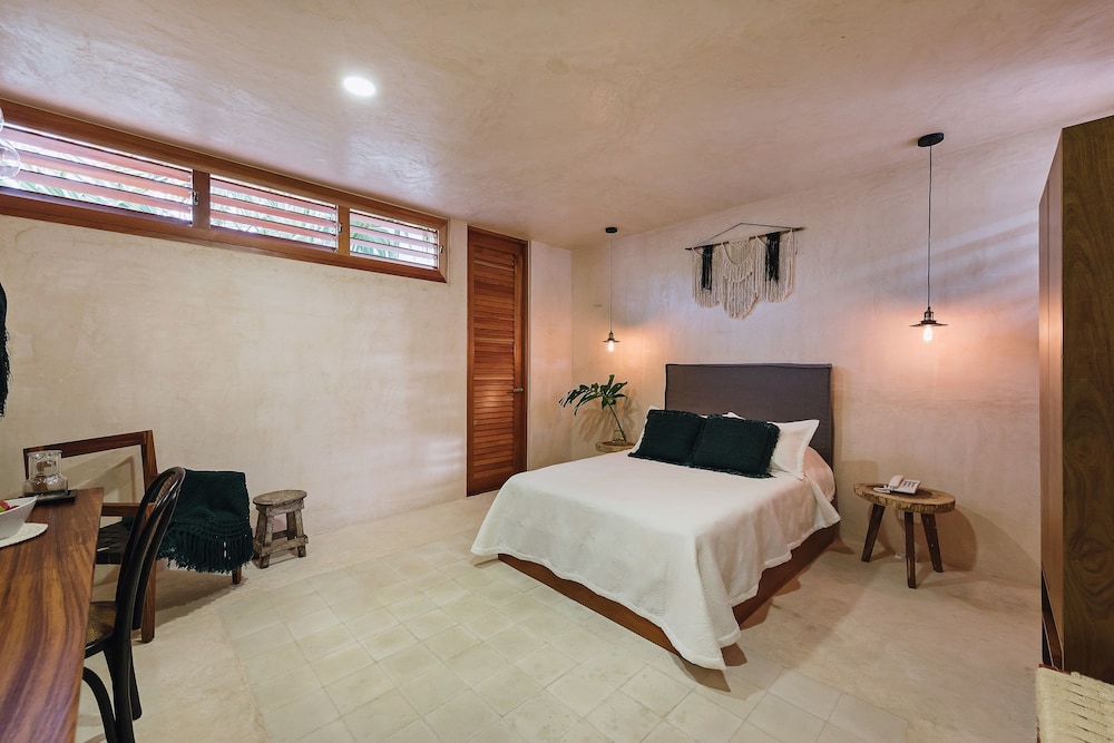 Standard Room, 1 Double Bed, Pool View photo 1