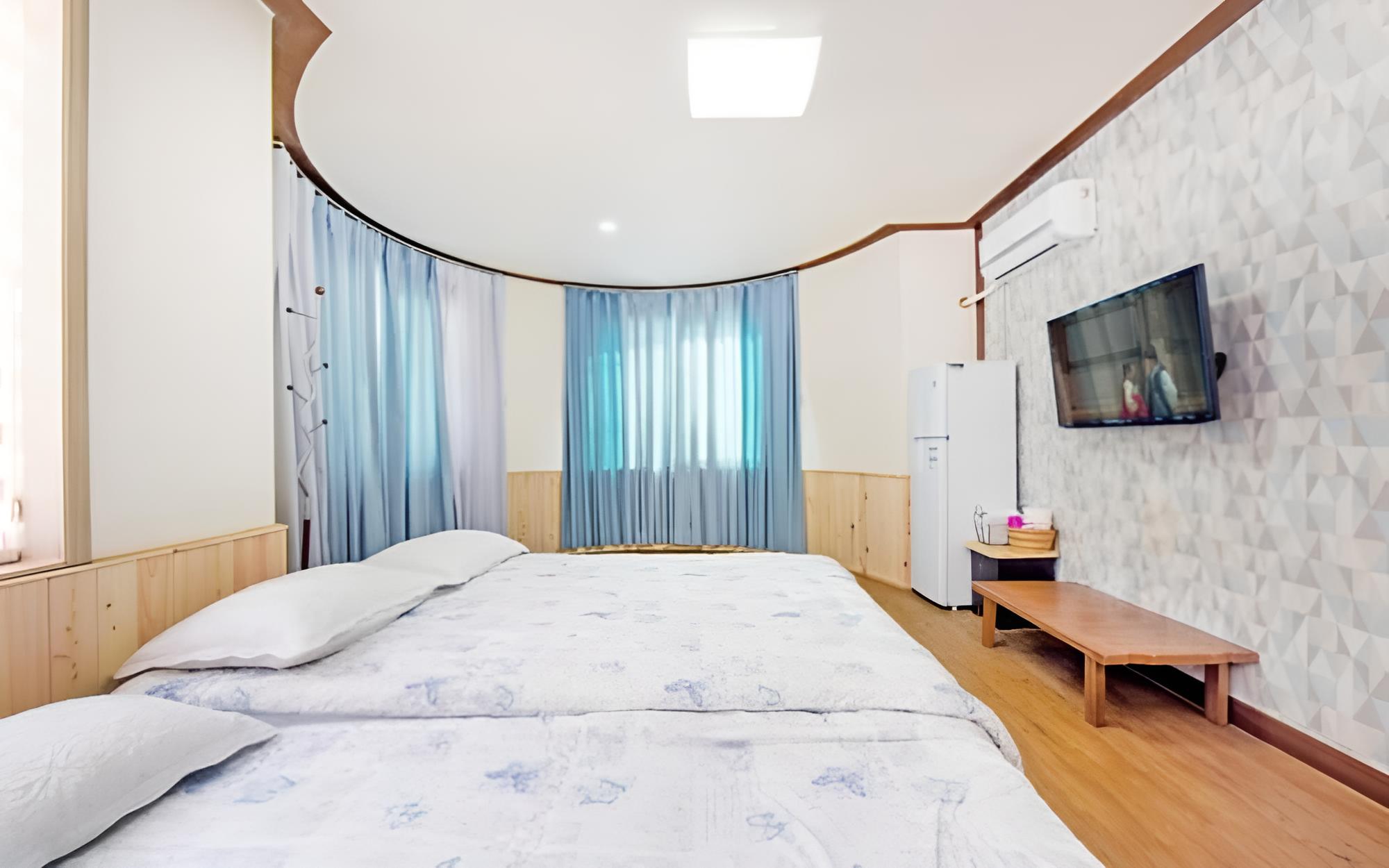 Room (No 103 Apple Mint) photo 1