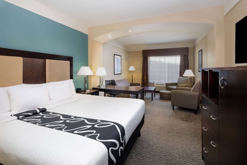Deluxe Room, 1 King Bed, Non Smoking - Photo 4