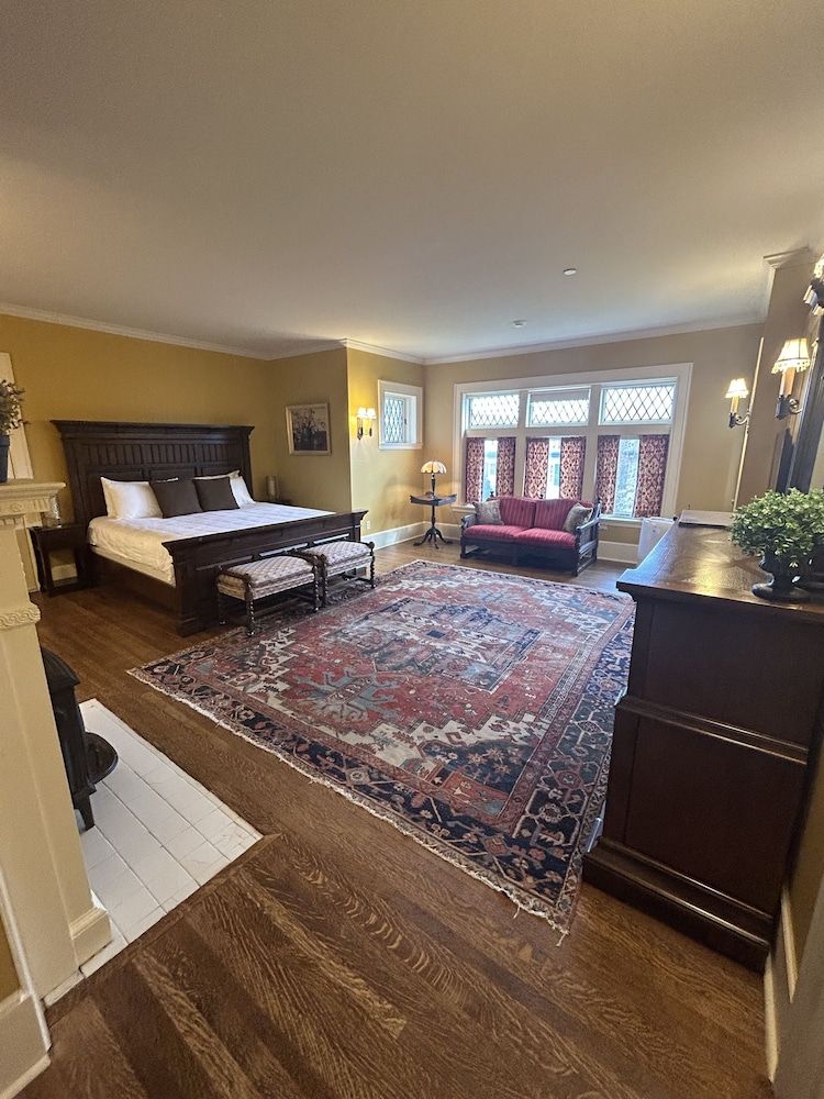 Hazeltine Suite photo 1