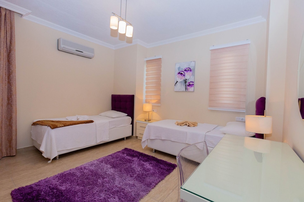 Villa photo 2
