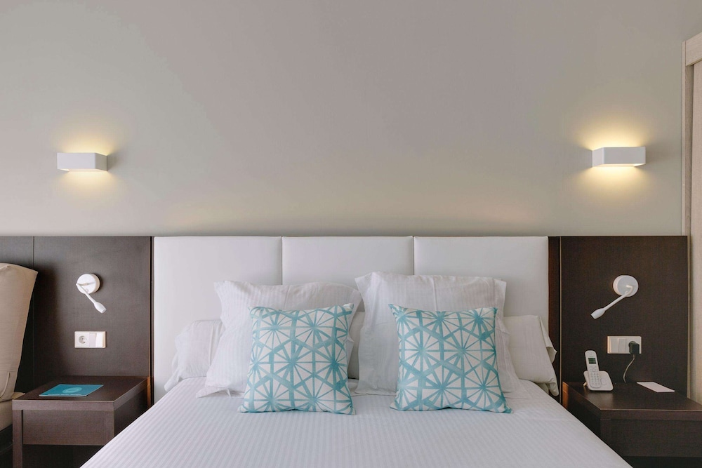 Superior Double Room, Balcony (2 Adults)