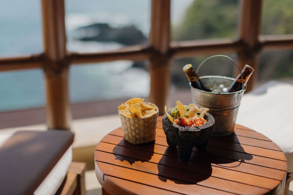 Cliffside Ocean Front Suite - Photo 17